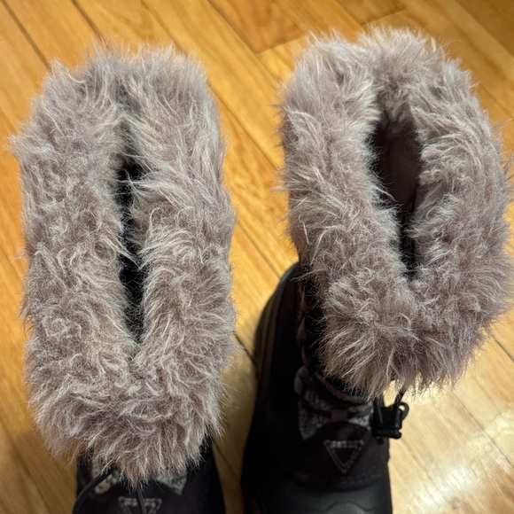 The North Face Snow Boots Kids Black and Gray Winter Boots 1 - Picture 8 of 9